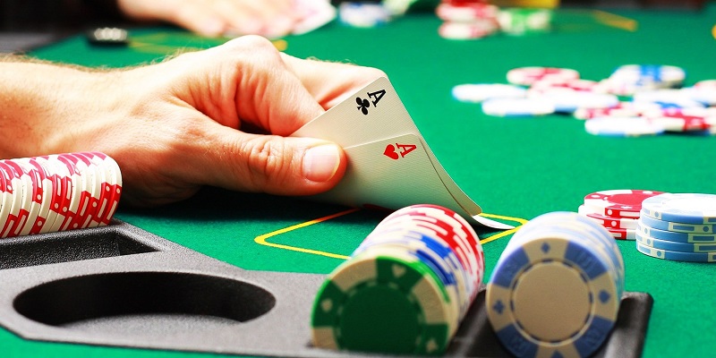 Hướng dẫn cách chơi Poker chi tiết bạn nên biết 